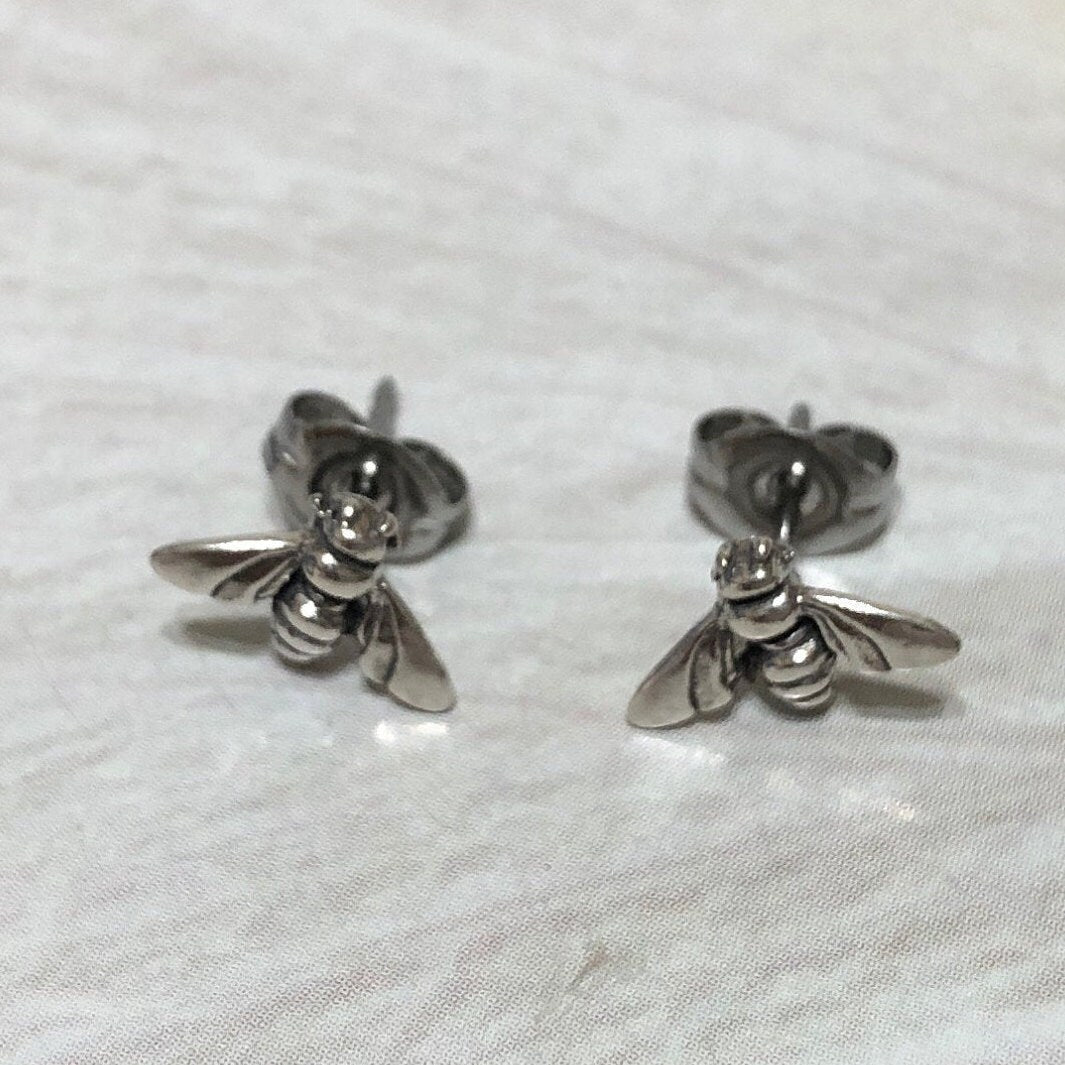 Unique Hawaiian Little Honey Bee Earring, Sterling Silver Buzzing Honey Bee Stud Earring, E8149 Birthday Mom Wife Girl Mother Gift - Hawaii Treasures Shop