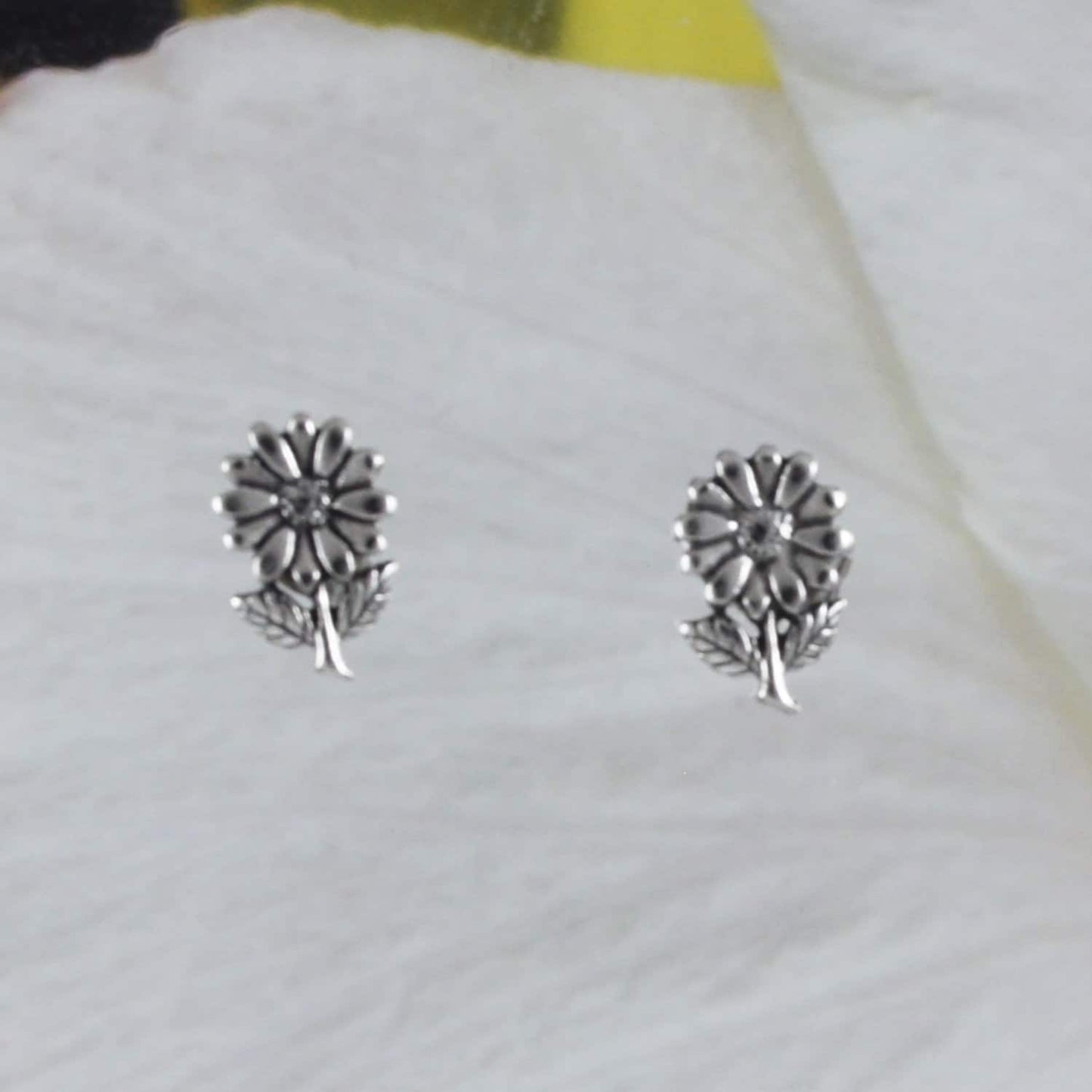 Silver Daisy Flower Earrings, Sterling Silver Daisy Flower Stud Earrings, E8665 Birthday Wife Mom Mother Gift, Texan Jewelry